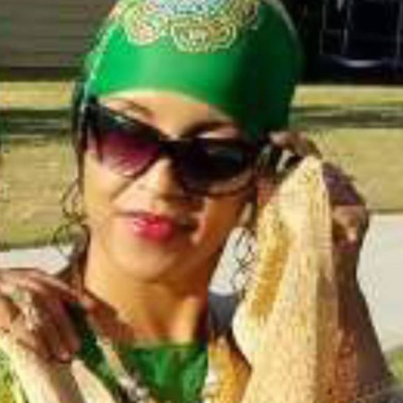 Meet your Posher, Aida - Picture 1 of 1